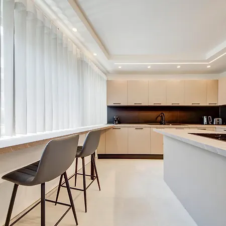 Modern 2-bed In Near Lägenhet *