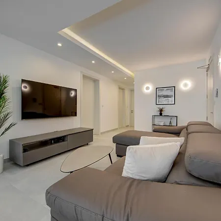 Modern 2-bed In Near *