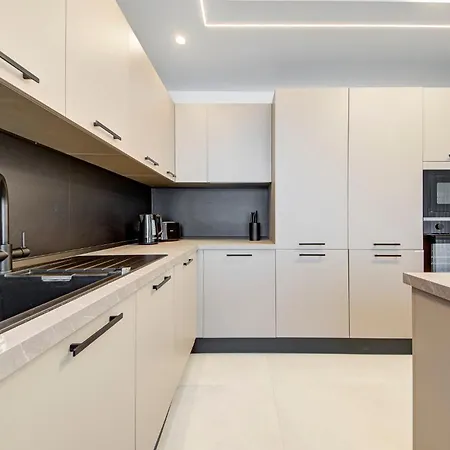 Modern 2-bed In Near