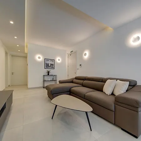 Modern 2-bed In Near