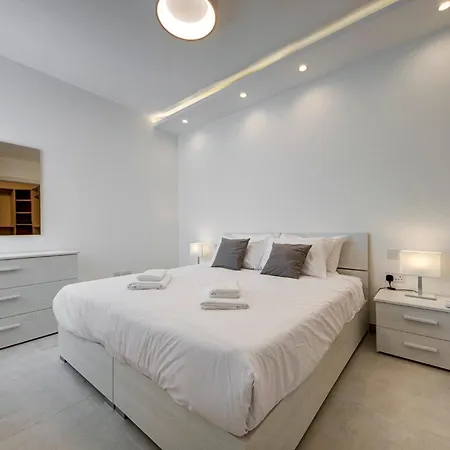 Modern 2-bed In Near *